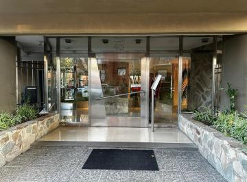 Departamento · 93m² · 4 Ambientes · 1 Cochera · Departamento en Venta, de 4 Ambientes Zona Comercial.