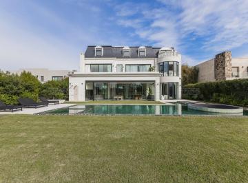 Casa · 856m² · 12 Ambientes · 2 Cocheras · Casa en Venta en El Golf, Nordelta, Tigre