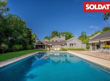 Casa · 493m² · 9 Ambientes · 2 Cocheras · Highland Park Cc, Alberti, Venta de Casa Lote 2800 m