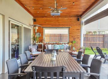 Casa · 200m² · 5 Ambientes · 2 Cocheras · Casa en Venta en Las Liebres