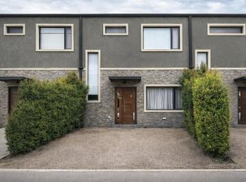 PH · 87m² · 4 Ambientes · 2 Cocheras · Excelente Duplex en Venta en La Cañada Village Pilar 3 Dormit 2 Baños Galería y Buen Jardín