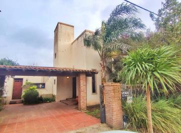 Casa · 156m² · 4 Ambientes · Venta - Casa 3 Dorm. Roldan