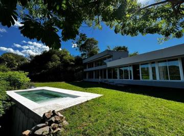 Casa · 360m² · 2 Ambientes · 3 Cocheras · Casa de Autor en Venta Country Corral de Barrancas, Unquillo
