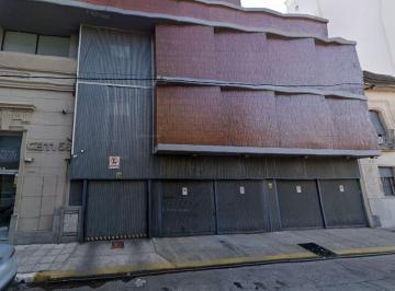 Garage , Ciudad de Santa Fe · Cochera Céntrica en Edificio con Portón Automático y Elevador.