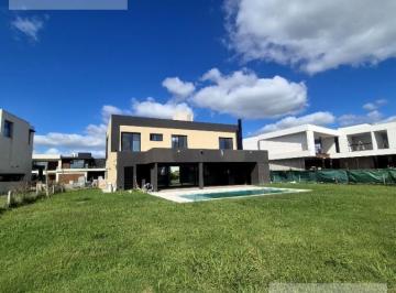 Casa · 269m² · 4 Dormitorios · 2 Cocheras · Venta / Alquiler de Casa en Terralagos Barrio Privado en Canning