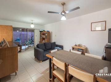 Casa · 51m² · 3 Ambientes · Venta / Permuta - Casa de Pasillo 1 Dormitorio con Patio y Terraza con Parrillero - Abasto, Rosario.