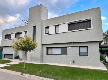 campo de vuelo frente.jpeg · Venta de Casa en Country Campo de Vuelo - 3 Dorm.
