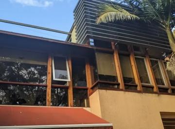 Casa · 196m² · 4 Ambientes · 1 Cochera · Casa en Venta 4 Amb con Cochera Sobre Lote Propio en Saavedra