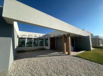Casa · 173m² · 4 Ambientes · Casa a Estrenar 4 Ambientes Prados del Oeste Pileta