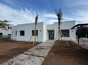 Casa · 180m² · 4 Ambientes · 1 Cochera · Casa en Venta en Una Planta San Matias Escobar