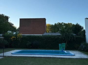 Casa · 170m² · 5 Ambientes · 3 Cocheras · Casa de 3 Dorm. con Pileta.