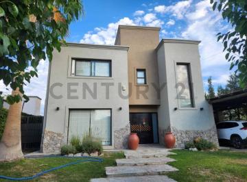 Casa · 330m² · 3 Dormitorios · 3 Cocheras · Casa, Rodeo de La Cruz en Guaymallén