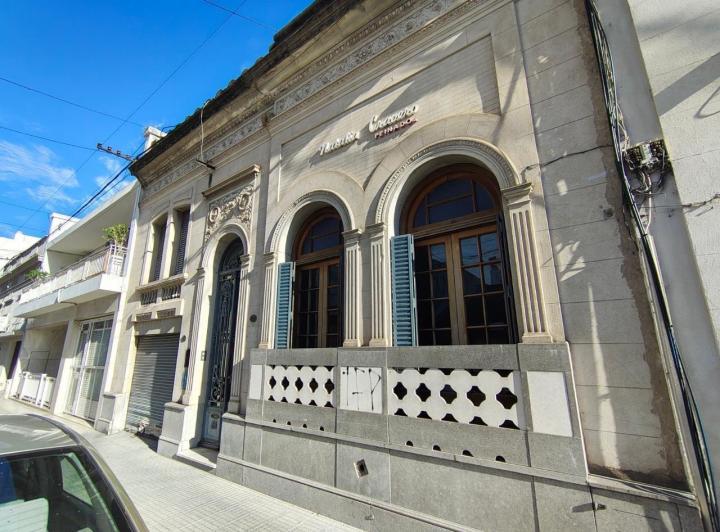 Casa · 200m² · 6 Ambientes