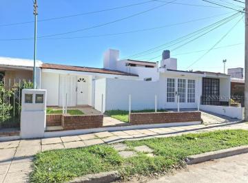 Casa · 100m² · 5 Ambientes · 1 Cochera · Casa en Cerveceros
