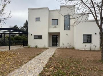 Casa · 180m² · 5 Ambientes · 2 Cocheras · Casa a Estrenar!