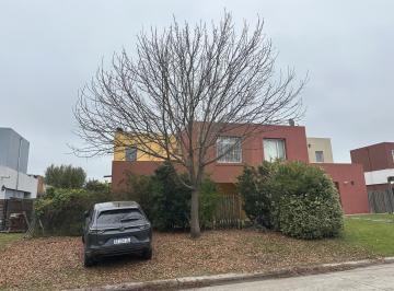 Casa · 110m² · 5 Ambientes · Casas de Santa Maria, en Alquiler Anual, Villanueva, Tigre