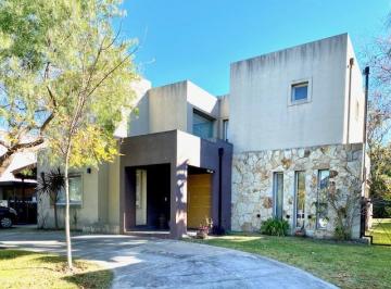 Casa · 268m² · 4 Ambientes · 6 Cocheras · Venta Casa en Barrio San Matías, Escobar, en Dos Plantas Sobre Lote de 785 m²