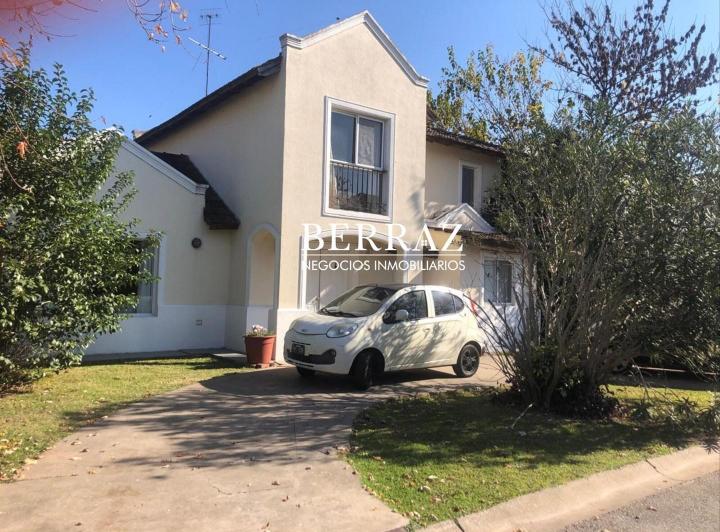 Casa · 260m² · 5 Ambientes · 2 Cocheras