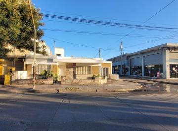 Casa · 130m² · 5 Ambientes · 1 Cochera · Alquiler - 3 Dorm. - Santa Ana 3700