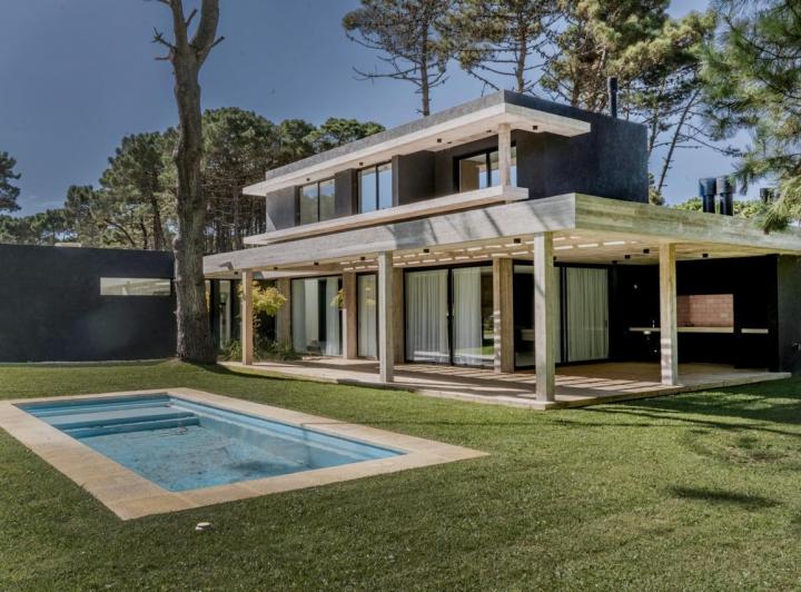 Casa · 180m² · 4 Ambientes · 1 Cochera