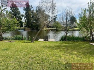 Casa · 300m² · 3 Dormitorios · 3 Cocheras · Alquiler a La Laguna!