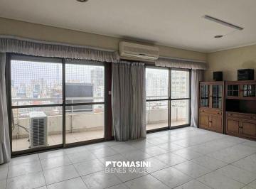 Departamento · 110m² · 1 Cochera · Semipiso de 4 Amb. a La Calle con Balcon Corrido y Cochera