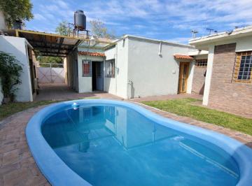 Casa · 138m² · 6 Ambientes · 3 Cocheras · Casa con Pileta en Venta Villanueva - Guaymallen