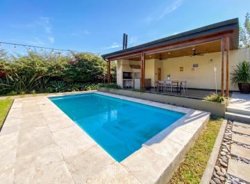 Casa · 150m² · 6 Ambientes · 1 Cochera · Venta | Permuta - Casa 3 Dorm. con Jardín, Quincho y Piscina - Coronel Domínguez, Santa Fe.