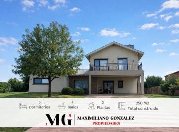 Casa · 250m² · 6 Ambientes · 1 Cochera · Casa Venta y Alquiler - Cruz del Sur