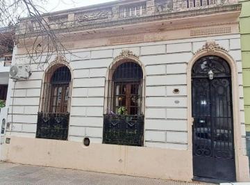 Casa de 6 ambientes, Parque Patricios · Venta Finca con 3 Deptos. Excelente Ubicación.