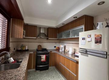 Casa · 227m² · 6 Ambientes · 2 Cocheras · Casa en Venta Sobre Lote Propio – Amplia y Funcional - Berisso
