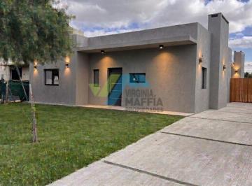 Casa · 137m² · 4 Ambientes · 1 Cochera · Venta de Casa en Una Planta Lote Interno - Pilar del Este