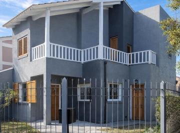 Casa · 104m² · 5 Ambientes · 2 Cocheras · Venta de Casa 3 Dorm. con Cochera