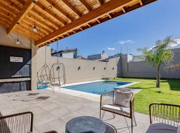 Casa · 162m² · 4 Ambientes · 1 Cochera · Venta Casa 4 Amb El Palomar Se Evalúa Permuta - Pileta y Fondo