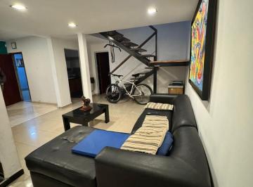 Casa · 226m² · 5 Ambientes · 1 Cochera · Casa 4 Dor C/ Patio - Jardín