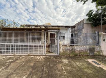 Casa · 56m² · 3 Ambientes · 1 Cochera · Venta Casa 3 Ambientes Quilmes