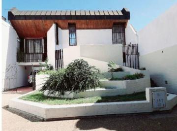 Casa de 4 ambientes, Veinticinco de Mayo · Excelente Casa en Venta en La Ciudad de 25 de Mayo, Amplia E Iluminosa Propiedad