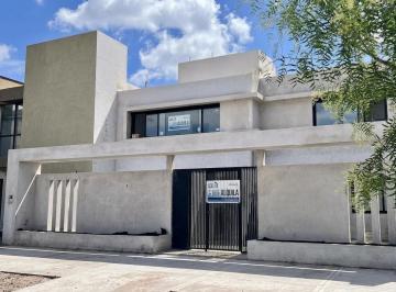 Oficina comercial · 200m² · 5 Ambientes · 5 Cocheras · Oficinas Apto Profesional - Alquiler - Docta Boulevard