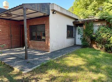 Casa · 94m² · 3 Ambientes · 1 Cochera · Venta Casa 3 Ambs. Cochera. Jardín. Apto Crédito