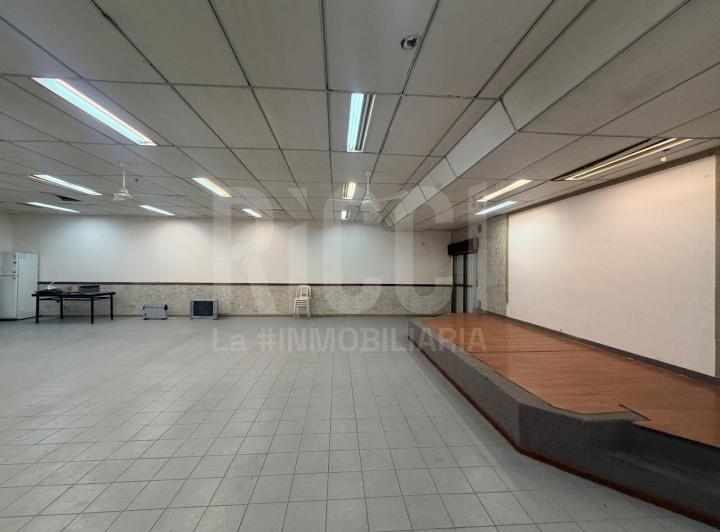 Local comercial · 272m²