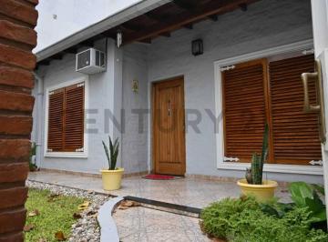 Casa · 222m² · 6 Ambientes · 2 Cocheras · Dos Propiedades en Bloque Mas Departamento en Planta Alta Sobre Lote de 20 X 30 m