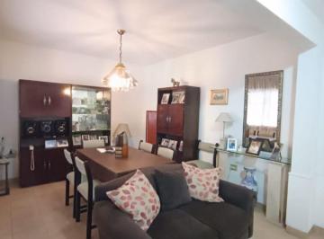 PH de 7 ambientes, Córdoba · Vendo PH en Pueyrreron. 3 Dorm.