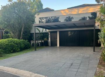 Casa · 259m² · 7 Ambientes · 4 Cocheras · Casa en Venta 7 Ambientes - Moderna - Barrio Rincón de La Costa - Oportunidad