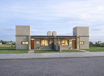 Casa · 85m² · 8 Ambientes · 2 Cocheras · Venta Casa Estrenar Keoken Tanti con Vista Montaña