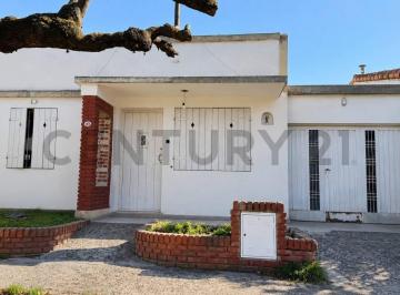 Oficina comercial · 110m² · 3 Ambientes · 1 Cochera · Oportunidad. Casa en Refacción
