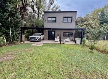 Casa · 162m² · 3 Ambientes · 3 Cocheras · Venta de Casa en José C Paz con Amplio Jardín