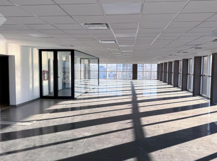 Oficina comercial · 420m² · 1 Ambiente · 2 Cocheras