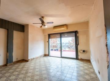 Departamento · 42m² · 2 Ambientes · (A Reciclar) Semip en Tres Arroyos y Av Donato Alvarez - Balcon V/abierta Todo Sol