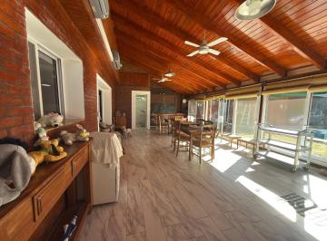 Casa · 273m² · 3 Ambientes · 2 Cocheras · Casa 1 Dormitorio con Ascensor, Quincho y Pileta Fisherton