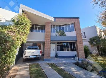 Casa · 253m² · 10 Ambientes · 2 Cocheras · Venta Dee Casa 4 Dorm., B° Manzanar, Cipolletti, Rio Negro